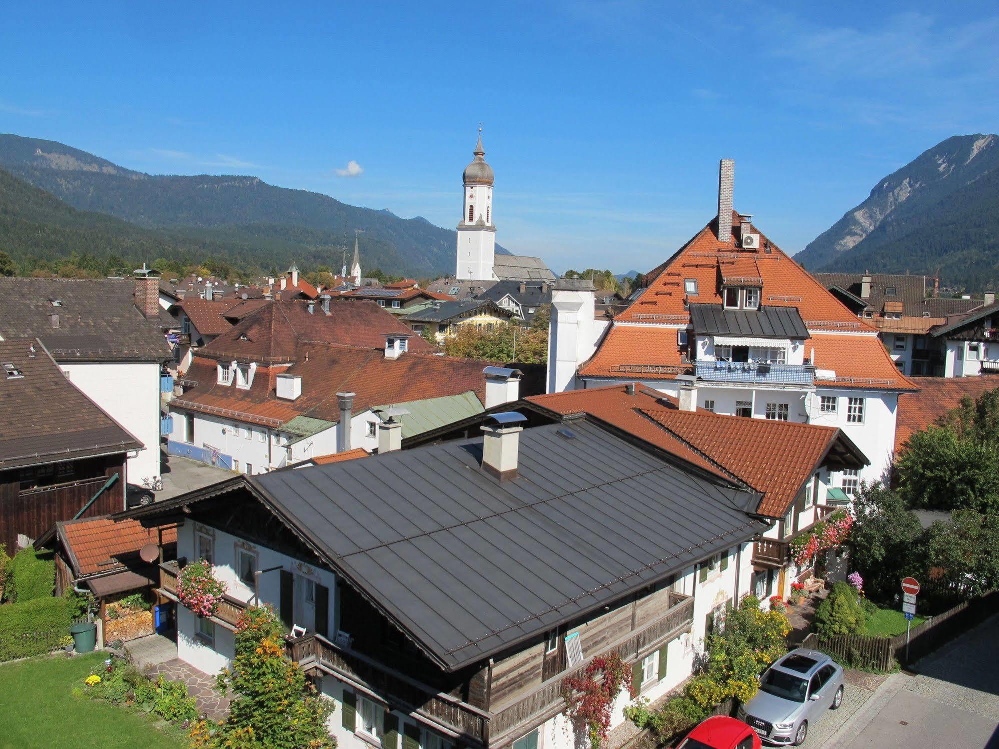 Hotel Garni Almenrausch Und Edelweiss Garmisch-Partenkirchen Exterior photo